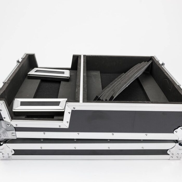 magma-scratch-suitcase-blacksilver-40985-2