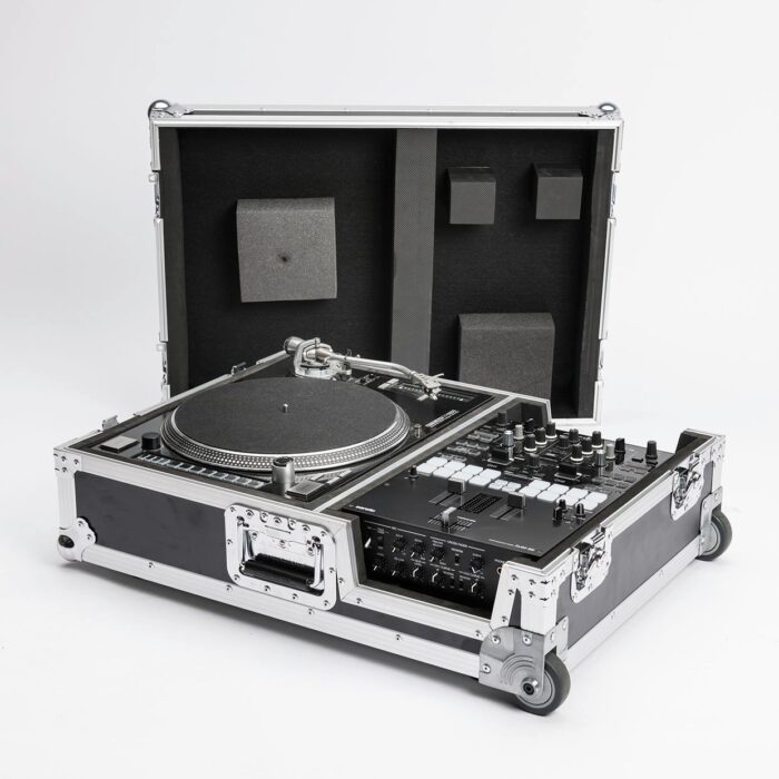 magma-scratch-suitcase-blacksilver-40985-3