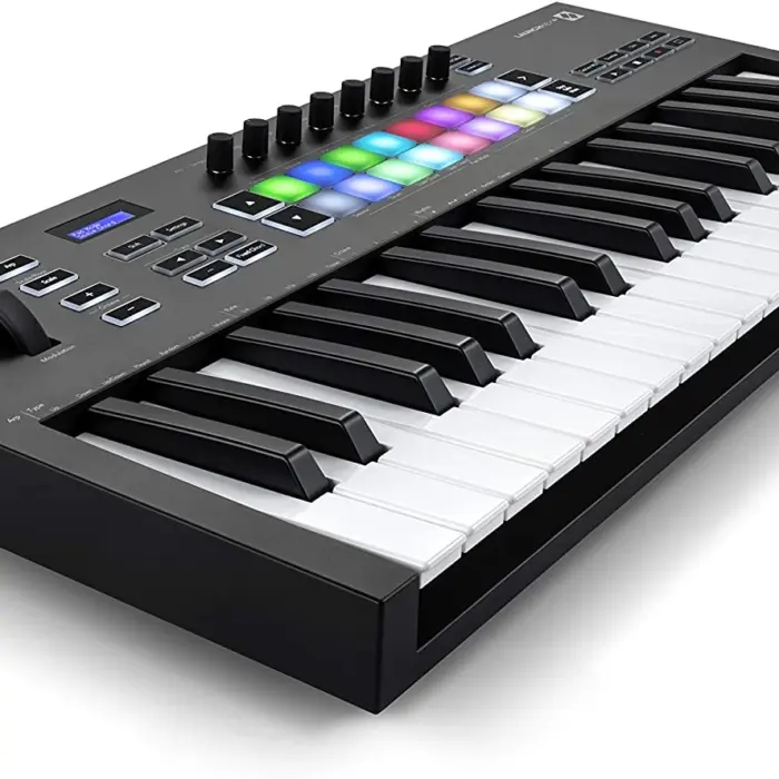 novation-launchkey-37-mk3-midi-keyboards204-1