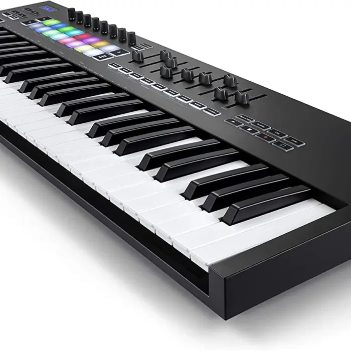 novation-launchkey-49-mk3-midi-keyboards202-1