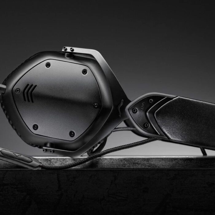 vmoda-lp2-matte-black-headphones-accessories-4